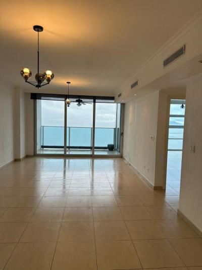 - 2 bedrooms - 2 bathrooms - 1 parking - balcony with sea view - high floor - appliances